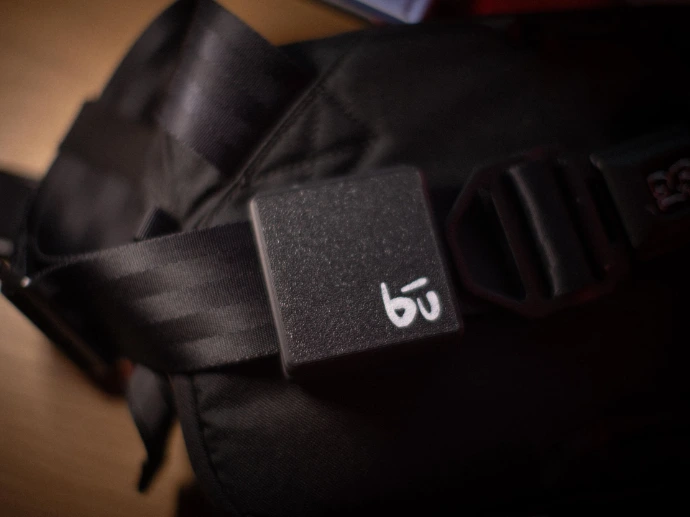 Kōlor attached to a bag.