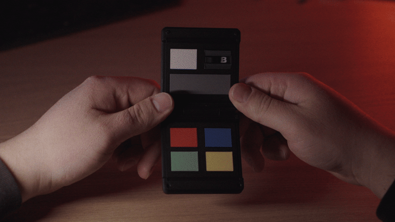 Kōlor in someone's hand